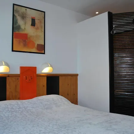 L'escadrille Hotel 2*